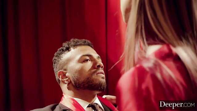 Stripperin hat mit interracial anal Geld verdient