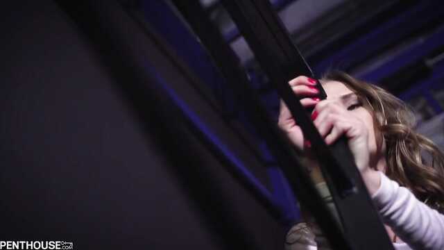 Strój lateksowy Promuje Seks analny