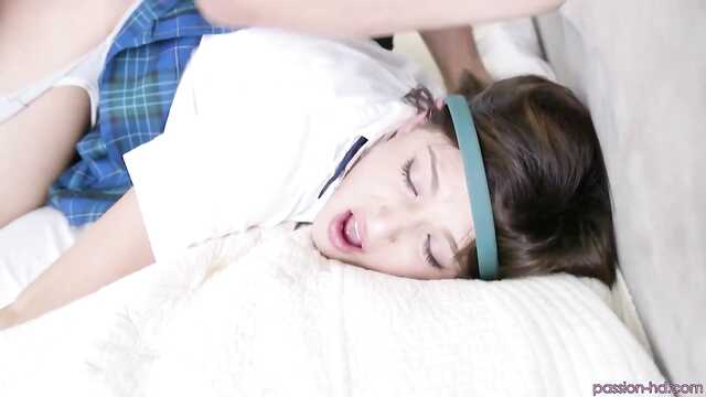 Student fantasies of beauty about bound hands