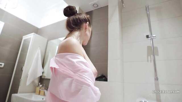 Медсестра в чулках: лечить клиента!