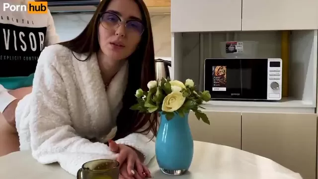 Қыз келіп, видеоны түсіріп жіберді