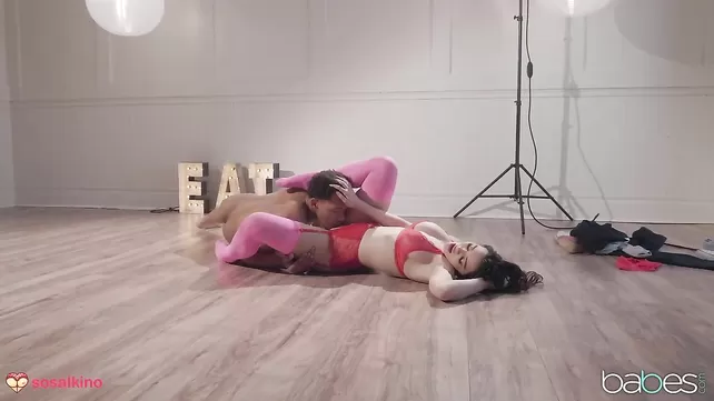 Фотографпен жыныстық қатынас арқылы модельге жол бастайды