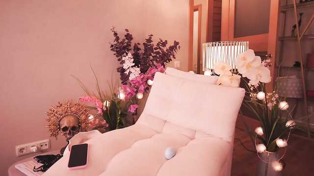 Острое путешествие: вебка и стриптиз