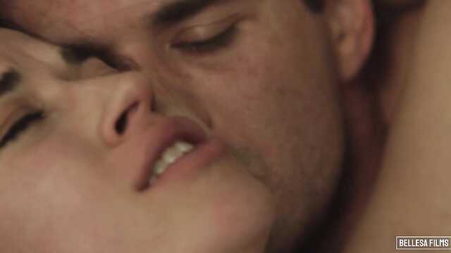 Found the right approach to a chick by a kunik