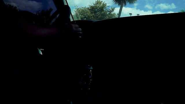 Odebrał i przeleciał brunetkę za pieniądze