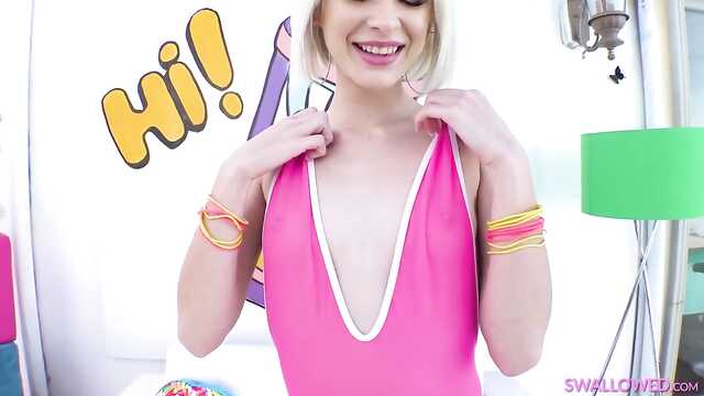 Растягивание ротика с помощью большого члена