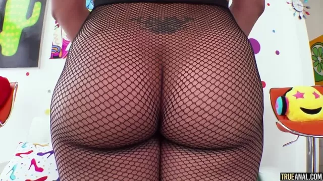 Әйелінің мысығын шәуетпен жалайды Қатал және бұрмаланған анальды секс