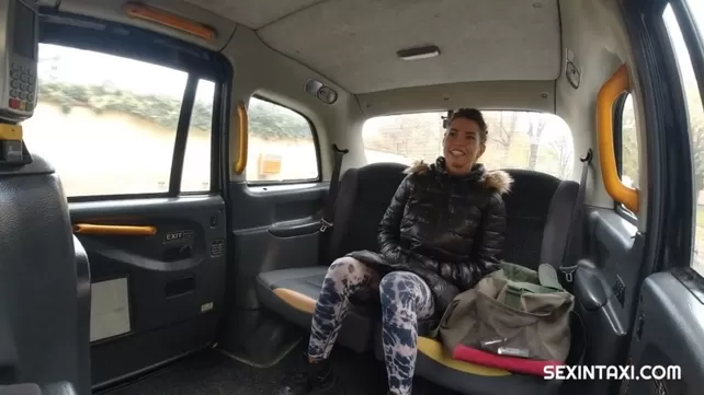 Дөрекі такси жүргізушісі сисястую жолаушыны жайып жіберді