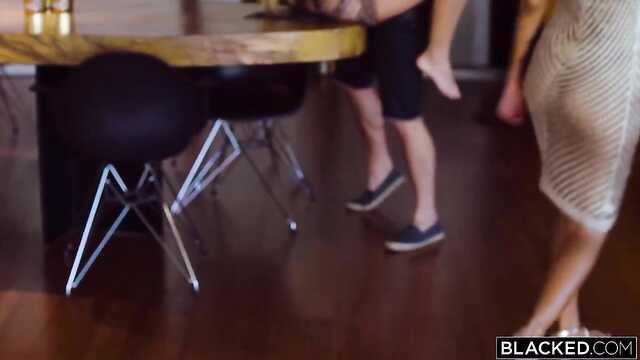 Wyjechała z imprezy, żeby się pieprzyć na ulicy