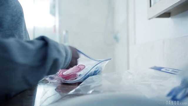 Ébano se coló a su vecino para una polla blanca