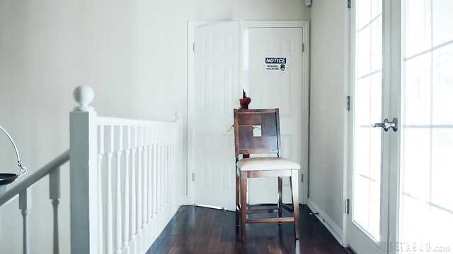 Ébano se coló a su vecino para una polla blanca