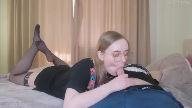 Порно анасы мен қызы үлкен әтештерді бөліседі