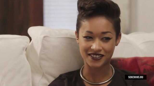 Романное захватывающее сражение: писательница и связанная девушка