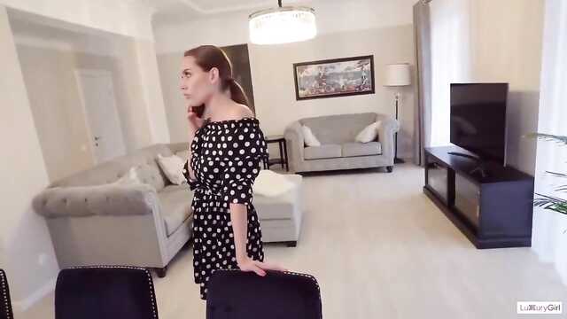 Стерва готова пососать член!