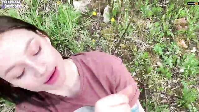 Za kilka monet zgodziła się ssać w naturze przy pick-upie