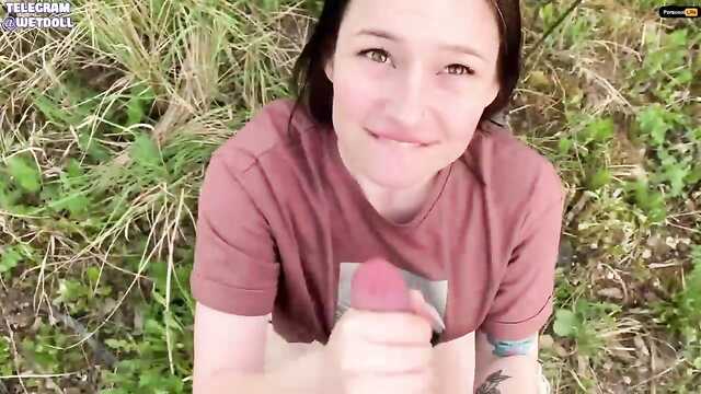 Za kilka monet zgodziła się ssać w naturze przy pick-upie