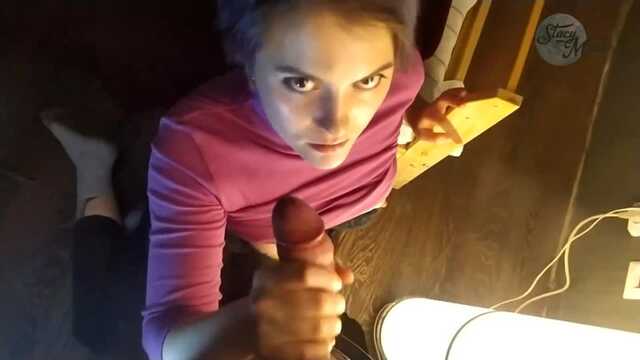 Rosyjska dziewczyna chce członek: wymyśliła pretekst, aby ssać u sąsiada