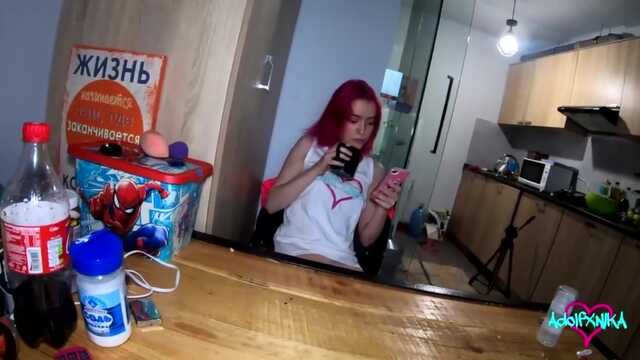 Malowana Grzywacz siodła faceta z głośnymi piskami