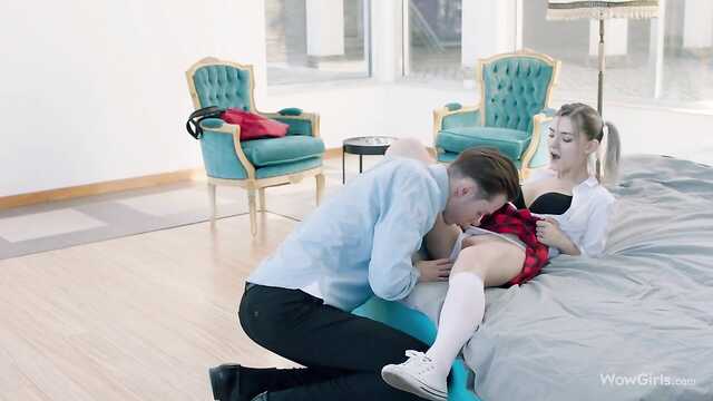 Le gars a un concombre en bonne santé, sa petite amie l'apprécie!