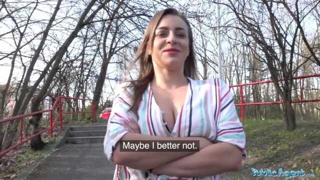 Busty mamzel zjadła spermę i otrzymała pieniądze od podrywacza