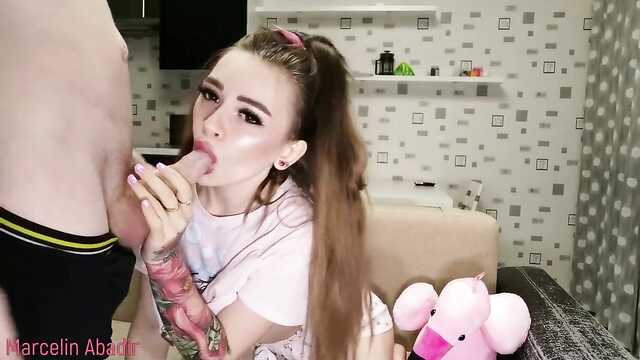 Улетный минет: сделай пока родители не вернутся.