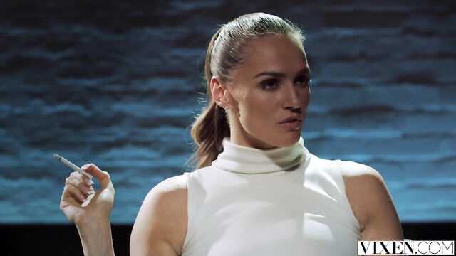 Опасная блондинка: Смелые подвиги!