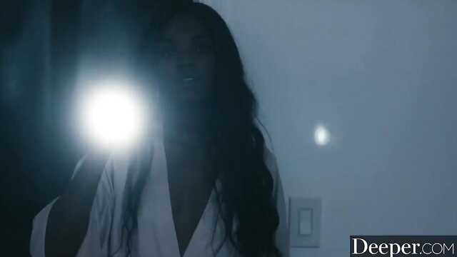 Murzynka wdrapała się w cudze łóżko i domaga się Creampie