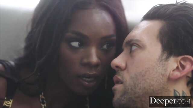 Murzynka wdrapała się w cudze łóżko i domaga się Creampie