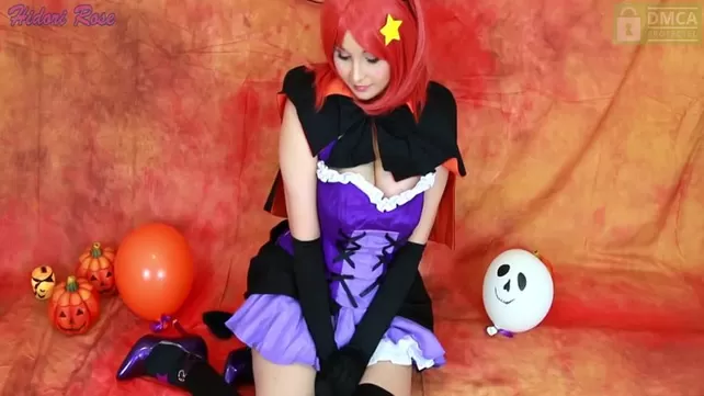 Силикон мүшесі гламур ведьманың көзін толтырады