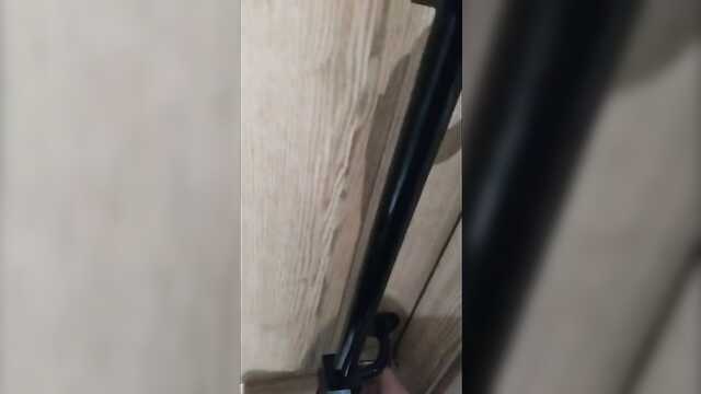 Пацану в туалете для леденца за щечку!