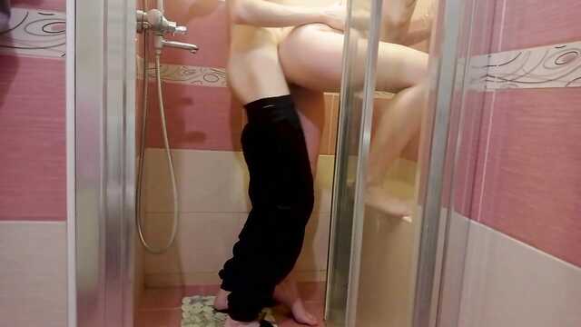 Przeleciał rosyjską głodną dziewczynę, tak jak w porno