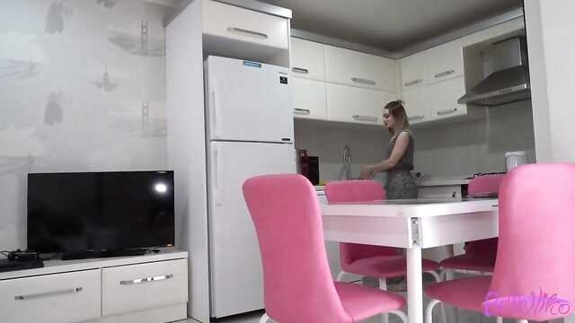 Podczas gdy ukochany w podróży służbowej, dzieciak wypiekał Tyłek swojej przyjaciółki