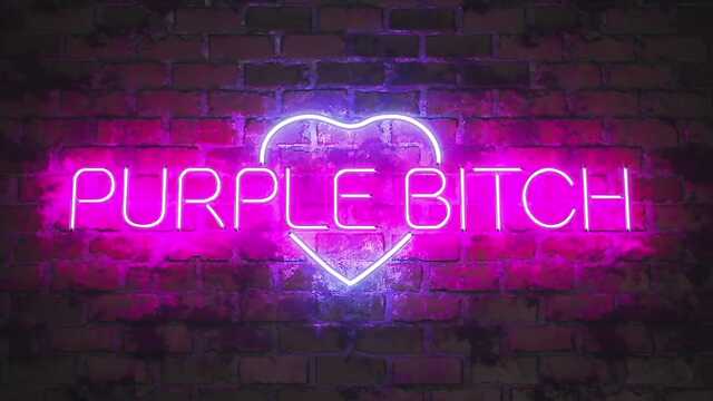 Бикса в розовом: парик, чулки и 2 самотыка.