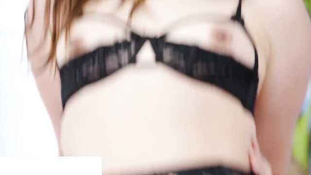 Spotkanie na plaży okazało się burzliwym romansem z brunetką