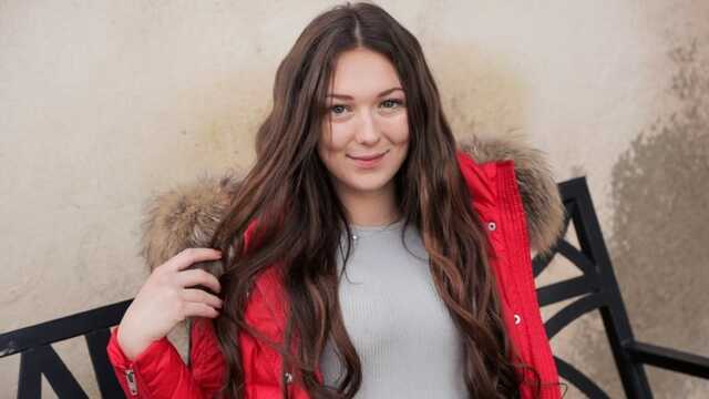 Он ждет, пока я продамся пикаперу за деньги.