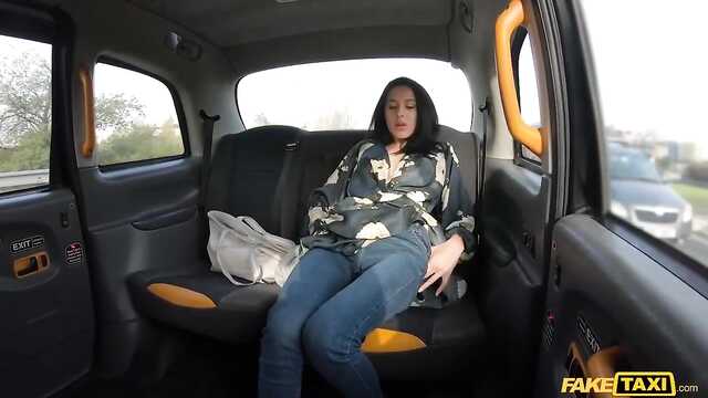 Таксист: Извращения с брюнеткой.