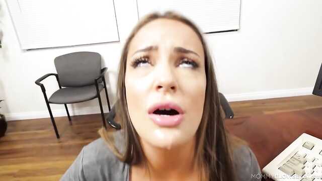 Cycata wyrwała penisa szefa i ssie jak odkurzacz