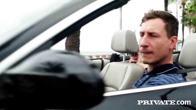 Блондинка в 69: танцует и делает сочный минет