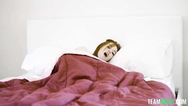 У рыжей биксы қышиды волосатая шмонка, ол қалайды мүшесі