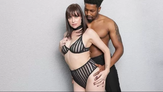 Сия құю ұнатады сосать шоколад өзегі негра