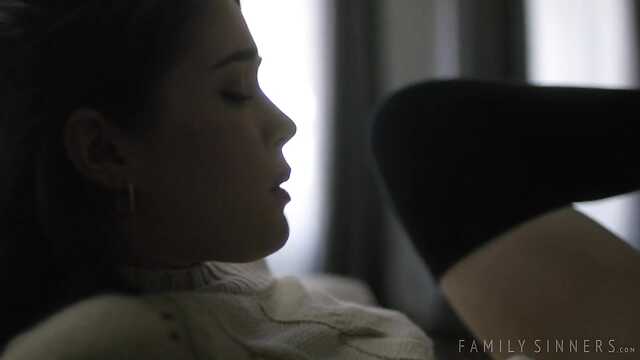 Out of boredom, the guy licks the cracks of a girl in stockings on the couch