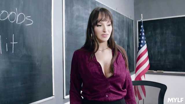 Za bukiet kwiatów wypiekał busty szefową na stole