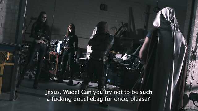 Две героини на членах злодеев: борьба за спасение мира.