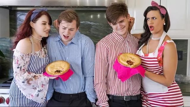 Үлкен клиторы бар қыз трахает