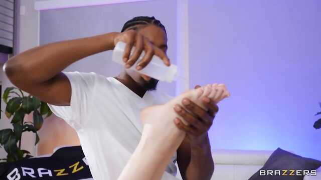 Czarno biały mix gorącego ruchania murzyna z blondynką