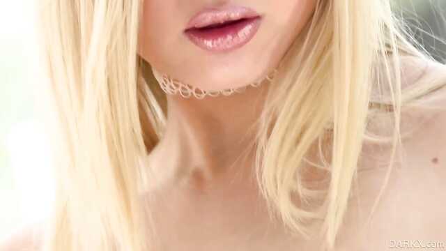 Бритая соска ебётся с негром до кремпая.