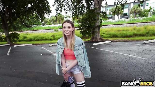 Пикапер выгнал наивную девушку из машины