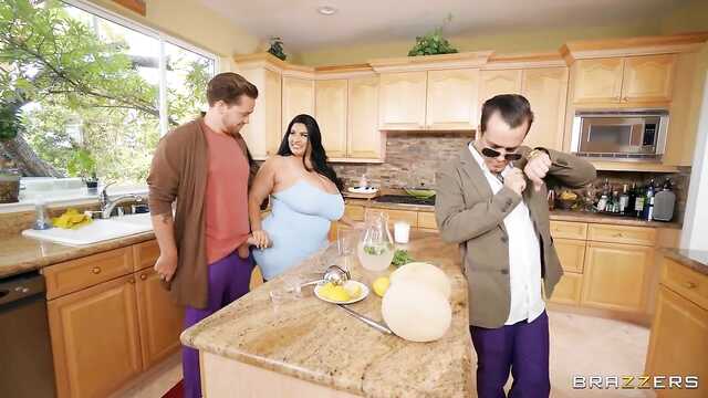 Майлы лесби көреді трахать негритянку ойыншықпен