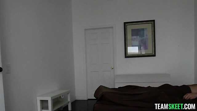 Латинка: Мечтанье на фаллосе с подругой.