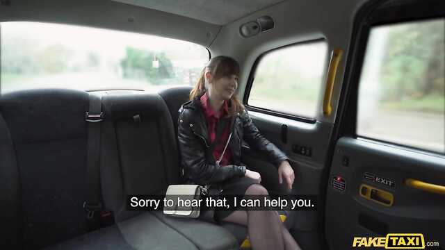 Молодая: Облачение Киски на фаллосе ушлого водителя такси.